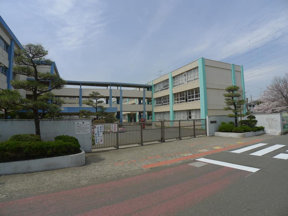 Primary school. Chigasaki 787m up to municipal Kagawa Elementary School