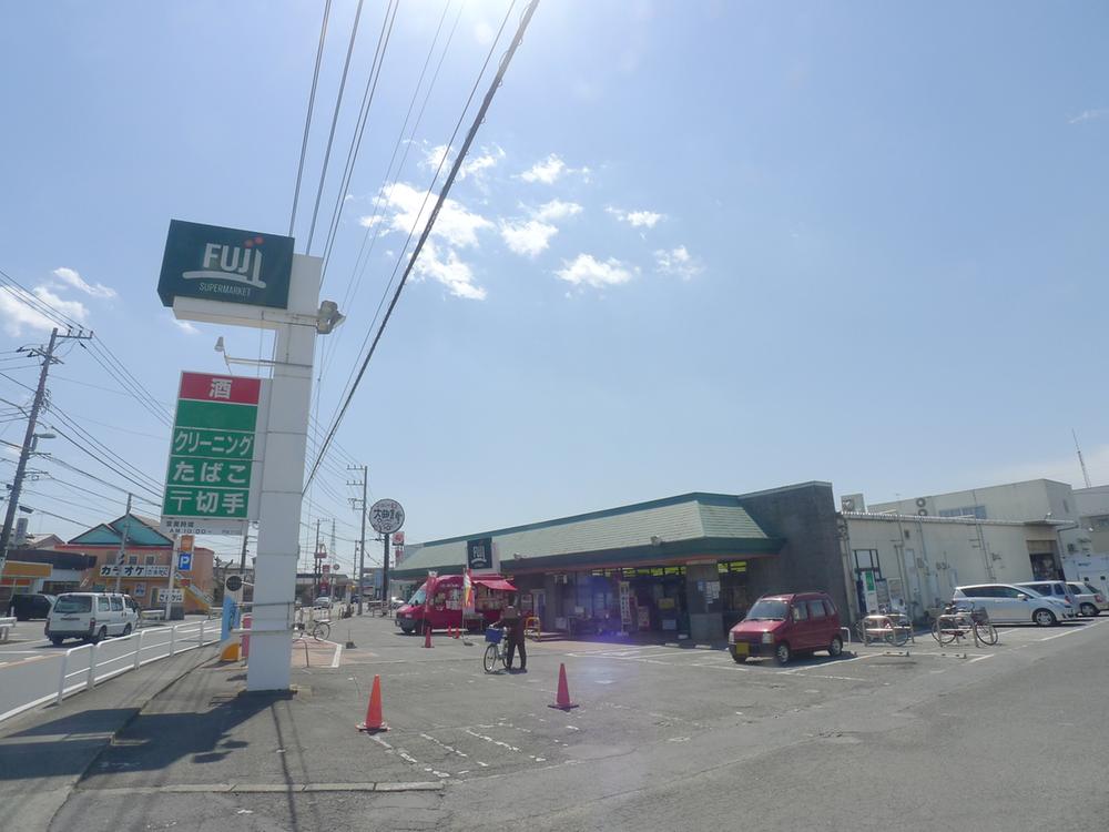 Supermarket. Fuji Omagari 1225m to shop