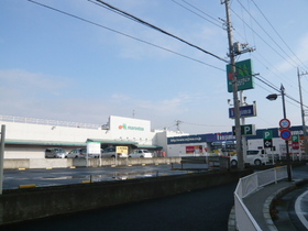Supermarket. Maruetsu to (super) 450m