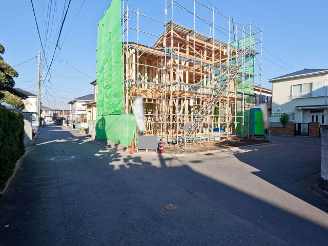 Local appearance photo. Local (12 May 2013) Shooting