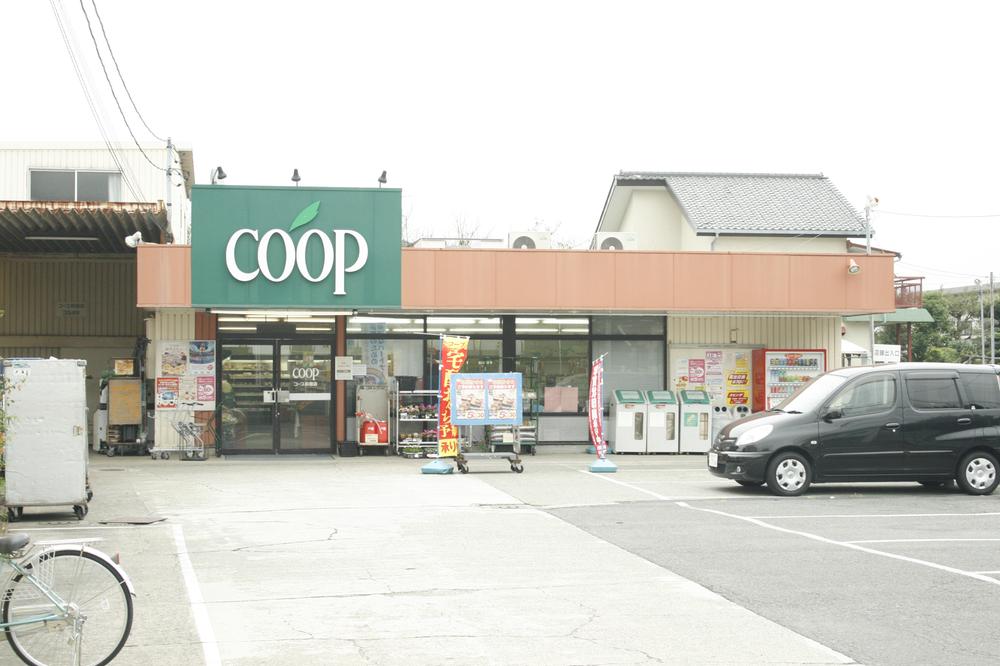 Supermarket. It is convenient to 265m shopping until the Co-op Kanagawa.