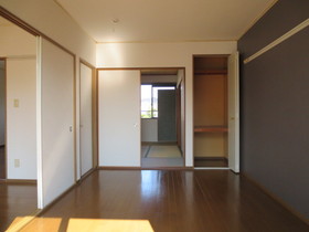 Living and room. Western-style (accent Cross)
