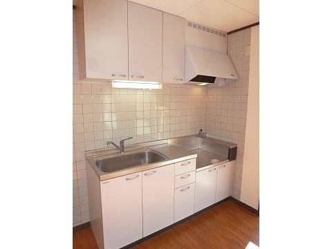 Living and room. Large sink Cuisine is also easy to