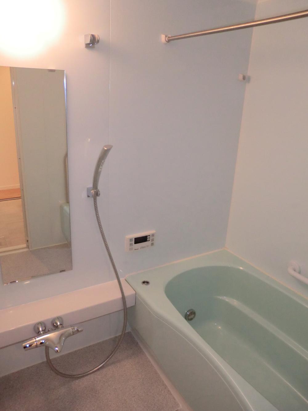 Bathroom. Bathroom (bathroom ventilation dryer new installation ・ With 24-hour ventilation function)
