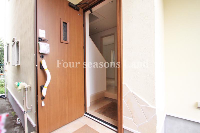 Entrance. Local (July 2013) Shooting