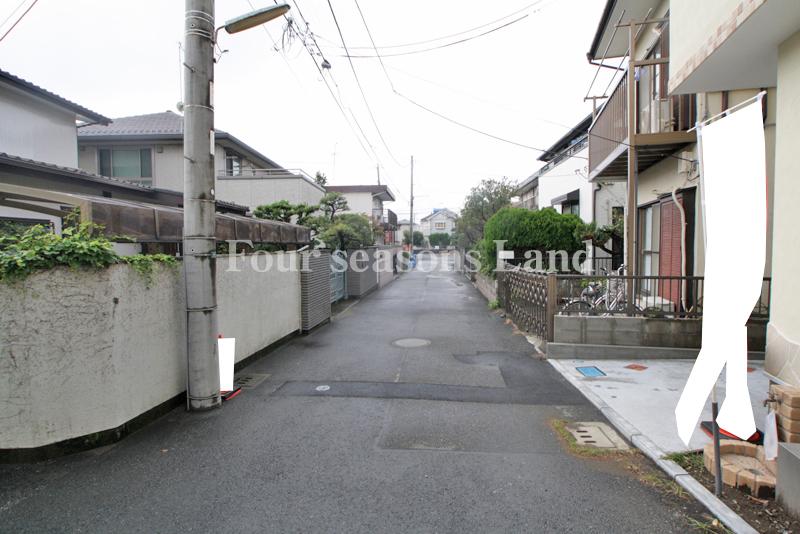 Local photos, including front road. Local (11 May 2013) Shooting