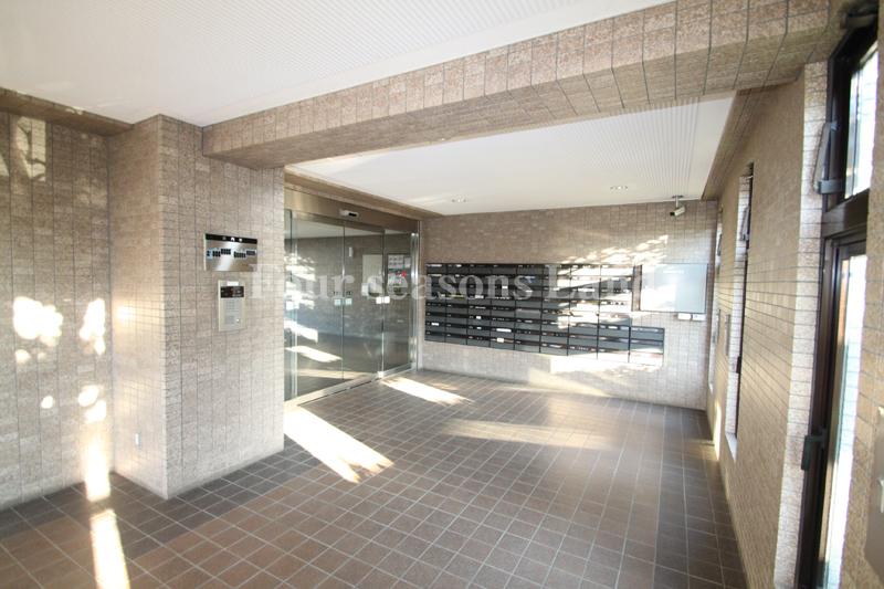 Entrance. Local (12 May 2013) Shooting