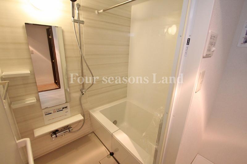 Bathroom. Indoor (12 May 2013) Shooting