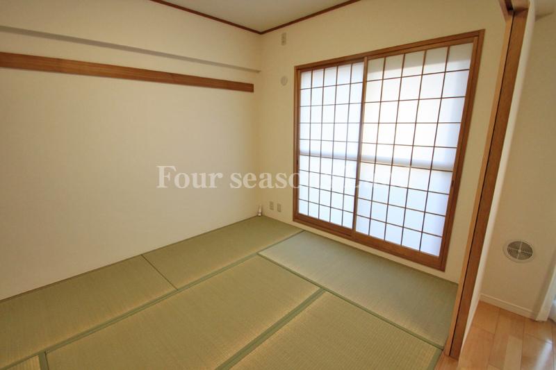 Non-living room. Indoor (12 May 2013) Shooting