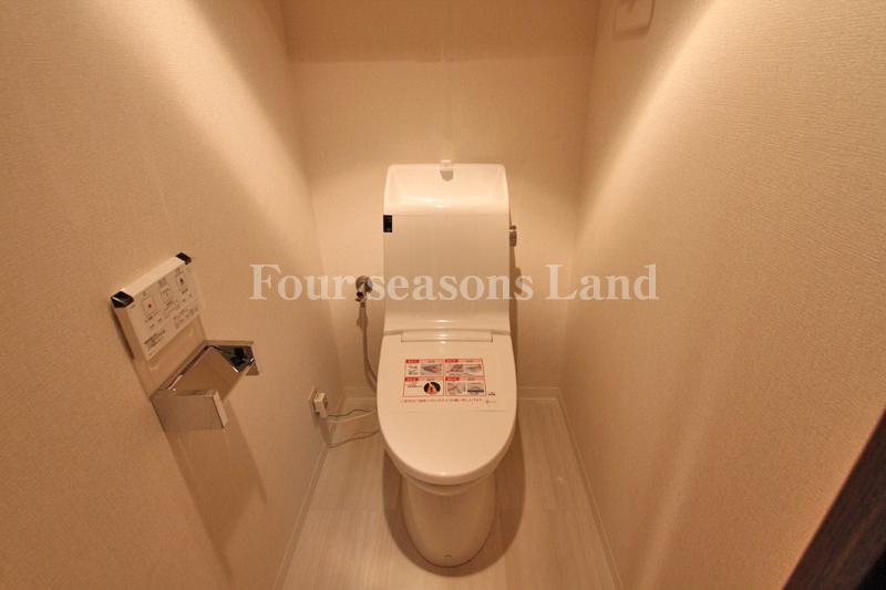 Toilet. Indoor (12 May 2013) Shooting