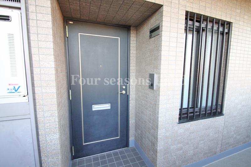 Entrance. Local (12 May 2013) Shooting