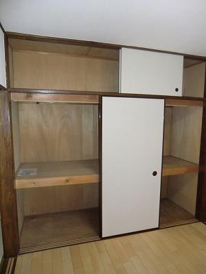 Receipt. Large-capacity storage of closet type