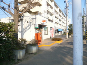 Convenience store. 850m to the post office (convenience store)