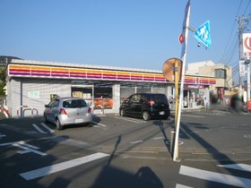 Convenience store. 800m to Circle cable (convenience store)