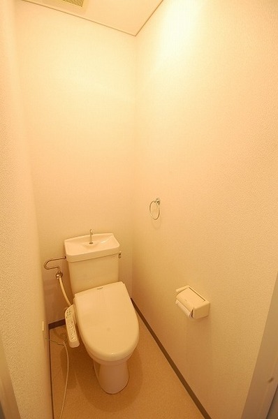 Toilet. With Washlet (new)