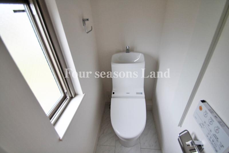 Toilet. Indoor (July 2013) Shooting