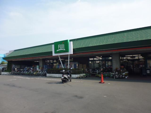 Supermarket. Up to about FUJI Tsurumine shop 650m