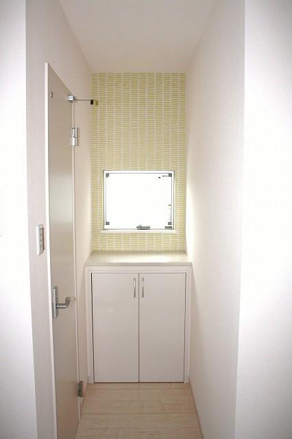 Other introspection. Pleasant bright sunshine. Storage space using the free space is also one of the wife is happy equipment.