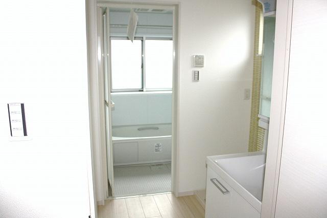 Bathroom. 1 pyeong type of bathroom, Located in the same second floor and LDK, Put it too soon after the rice meal night.