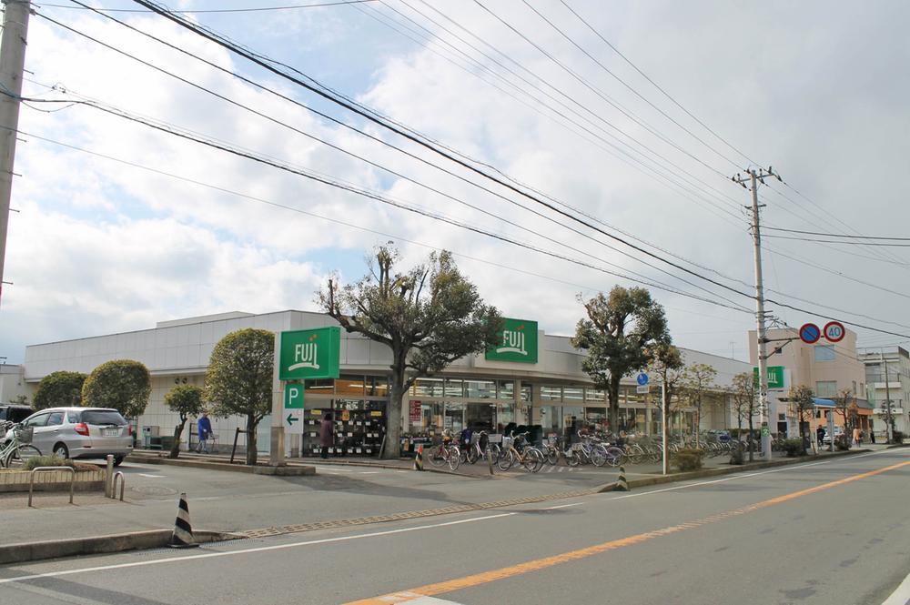 Supermarket. Fuji until Matsugaoka shop 1493m