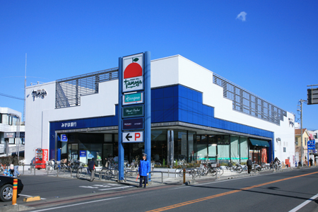 Supermarket. 395m to the supermarket once in a while and Hamatake store (Super)