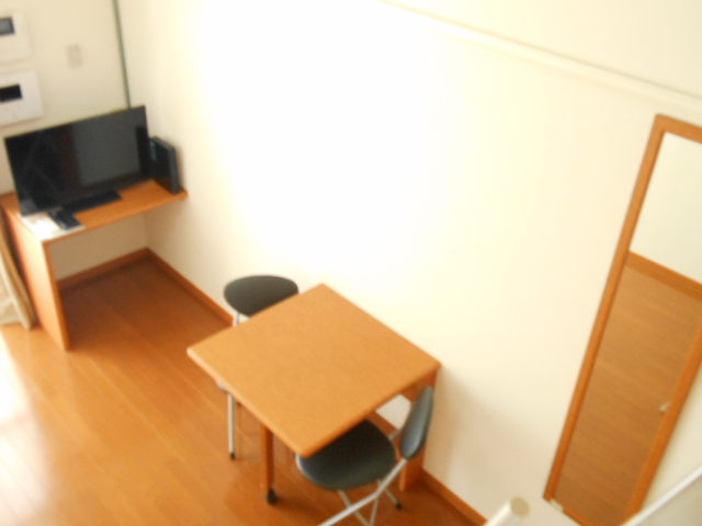 Living and room. Chair ・ It is with table