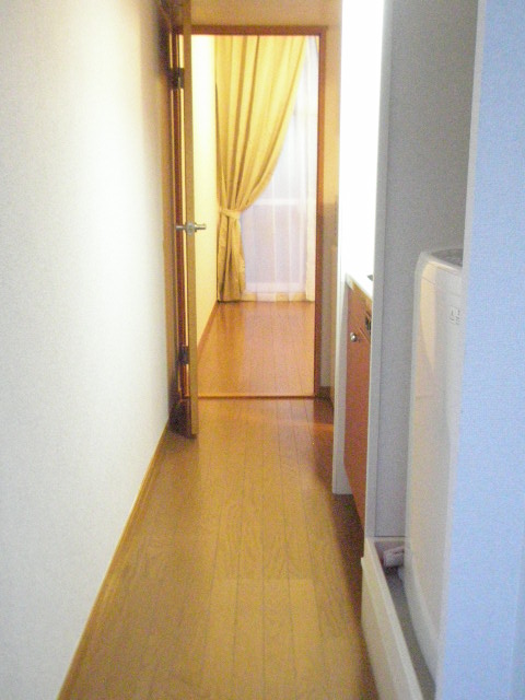 Entrance. It is a state viewed from the front door. It is bright
