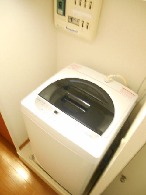 Entrance. Since the washing machine is also in the room, At any time washing OK! 