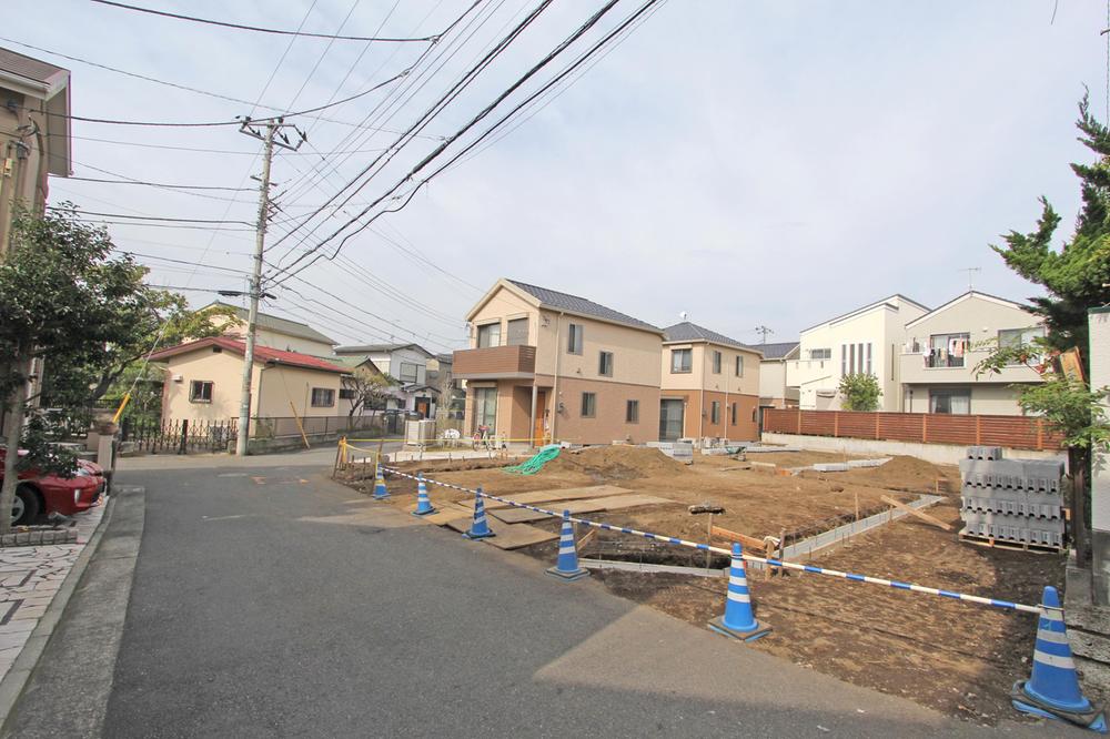 Local photos, including front road. 2013 November 03 day shooting