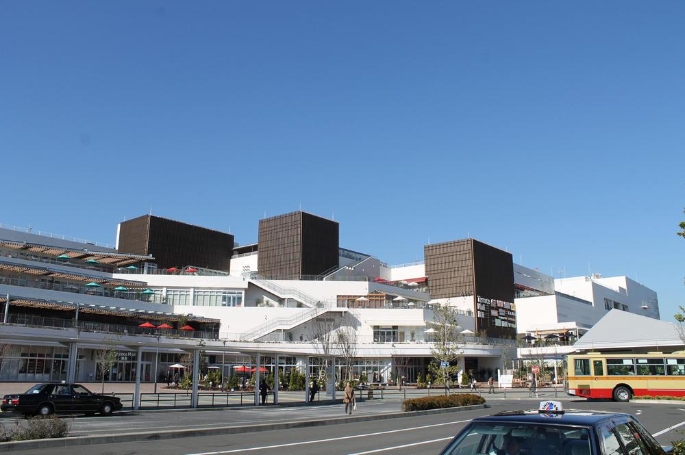 Shopping centre. H & M Terrace Mall 1177m to Shonan
