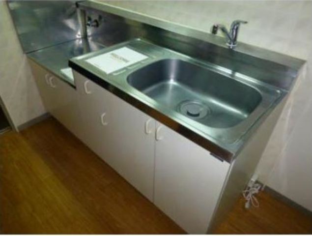 Kitchen. Kitchen. Gas stove is installed Allowed. 