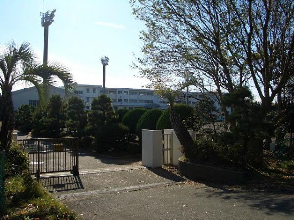 Junior high school. 1700m to Nakajima junior high school