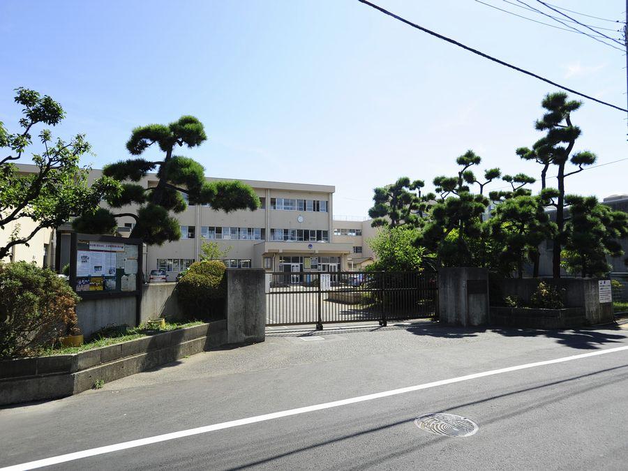 Junior high school. Chigasaki 450m City until the first junior high school
