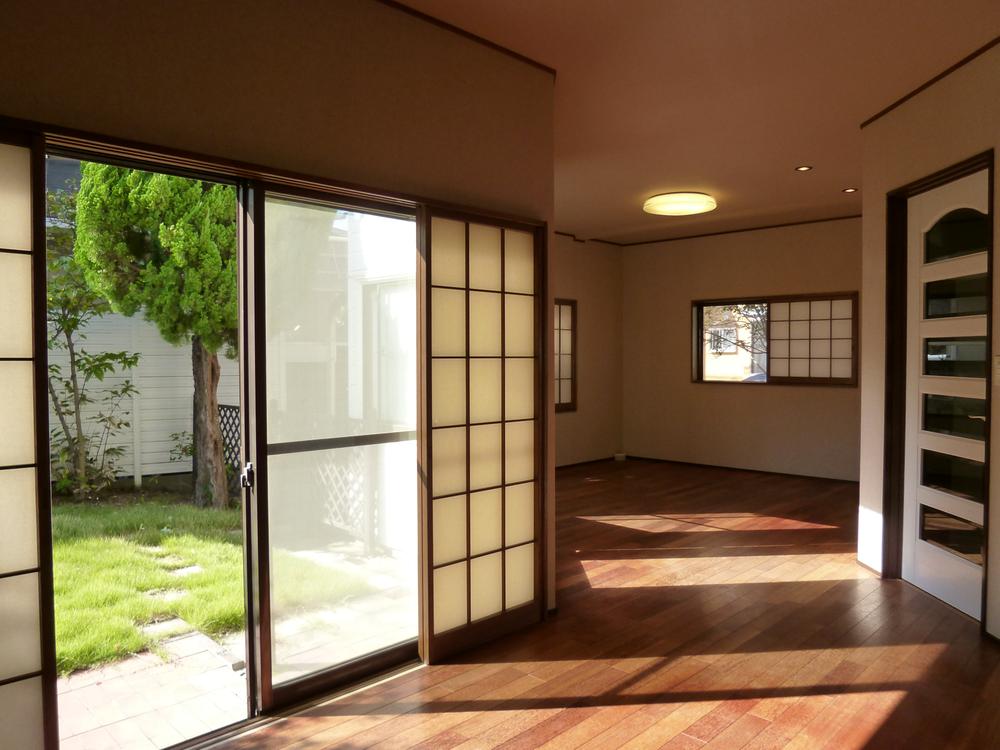 Living. Since LDK has become to build, which is divided in the living room and dining, It seems also be devised interior.