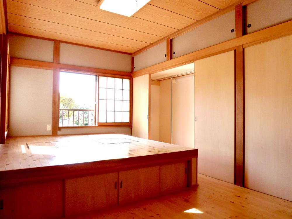 Non-living room. Convenient bedroom also under the floor not only aspect has become the storage.
