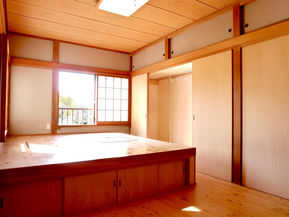 Non-living room. Convenient bedroom also under the floor not only aspect has become the storage. 