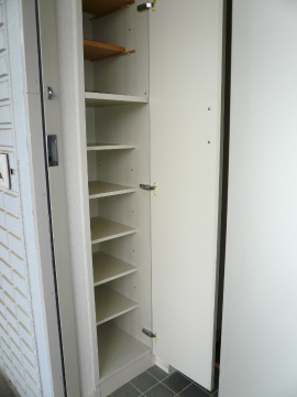 Entrance. Entrance storage