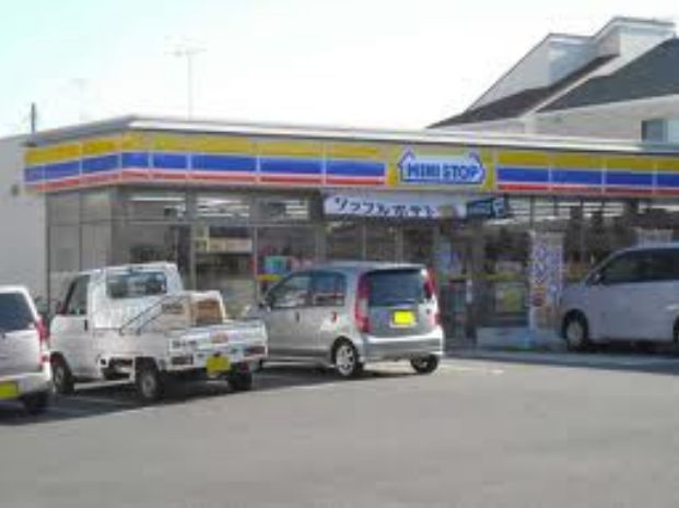 Convenience store. MINISTOP Chigasaki Motomura 383m to the store (convenience store)