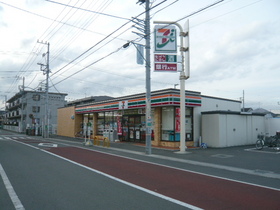 Convenience store. Seven-Eleven (convenience store) to 400m