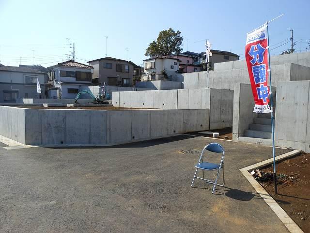 Local appearance photo. Located in the corner of a quiet residential area of ​​Ebina Kokubukita 3-chome. "Ebina Station", It is conveniently located in the "Kashiwadai Station" both the station within walking distance.