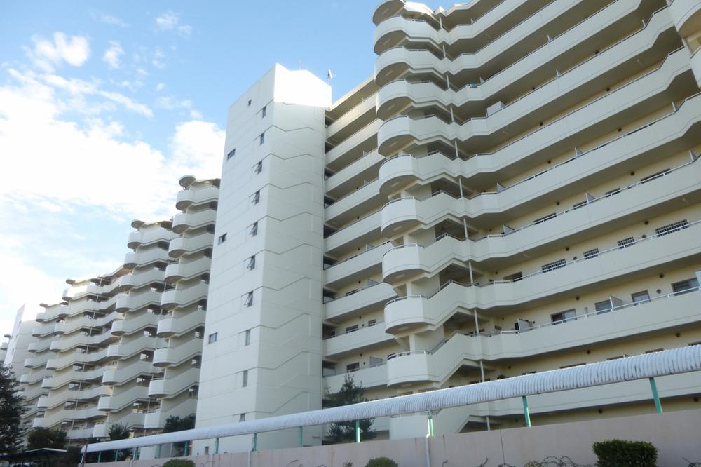 Local appearance photo. Local (December 2013) shooting ◎ is the renovation already ☆ ◎ There balcony dihedral