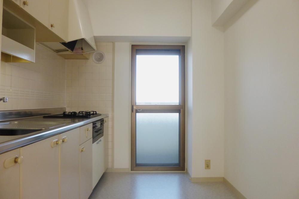 Kitchen. Gas stove new replaced.!