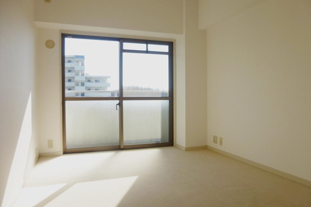 Non-living room. Western-style carpet paste sort already