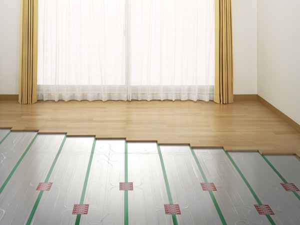 Other.  [TES hot water floor heating] Adopt the TES hot-water floor heating to warm the whole room evenly from feet. Without that rise up the dust, It also prevents drying of air. Also do not worry about the fire and burns. (Same specifications)