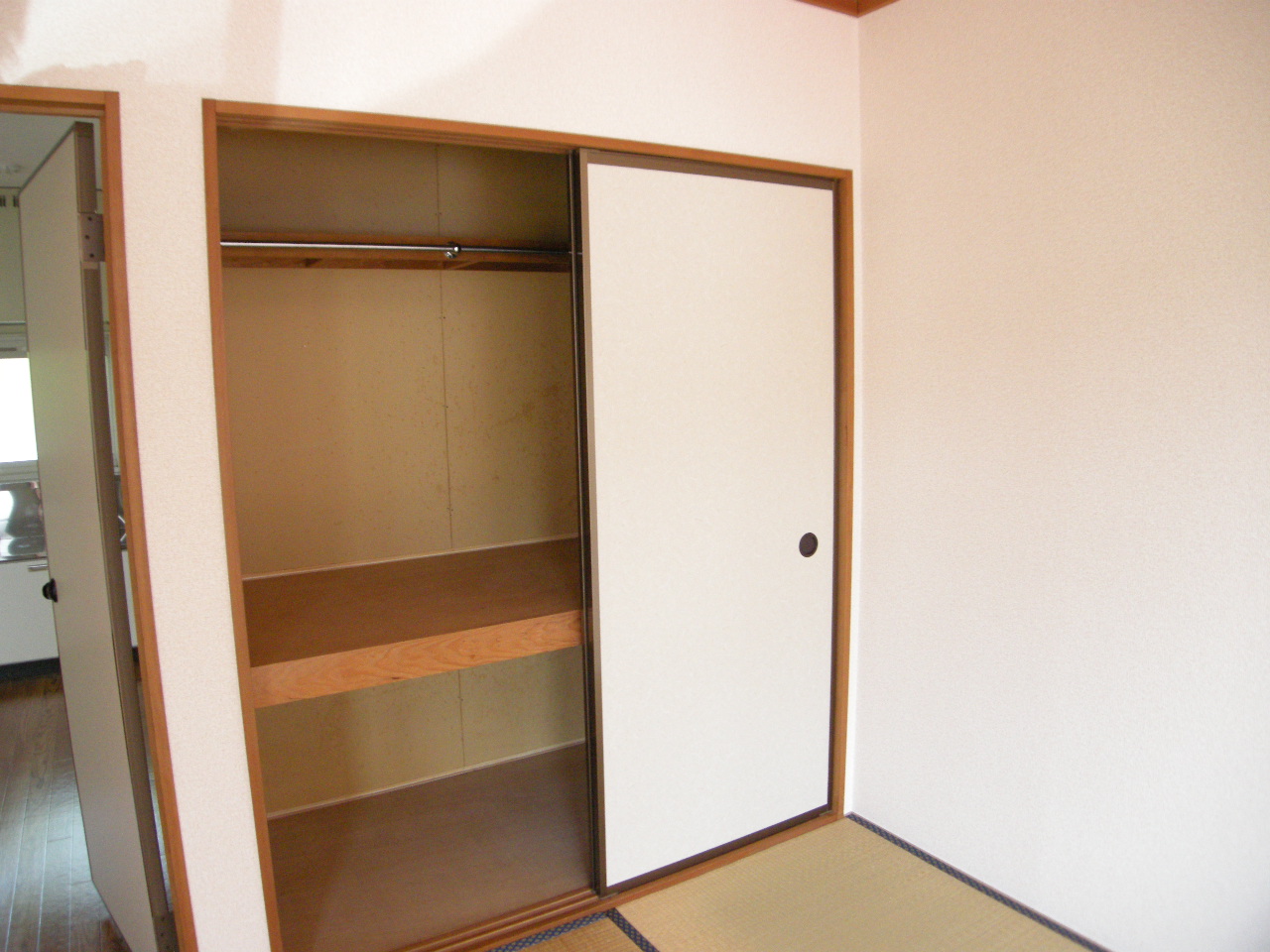 Receipt. Storage of Japanese-style room