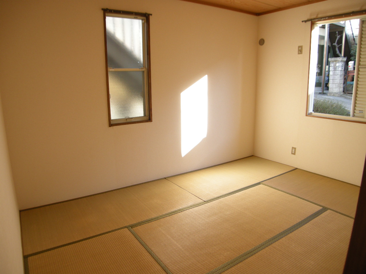 Other room space. Japanese-style room in the south