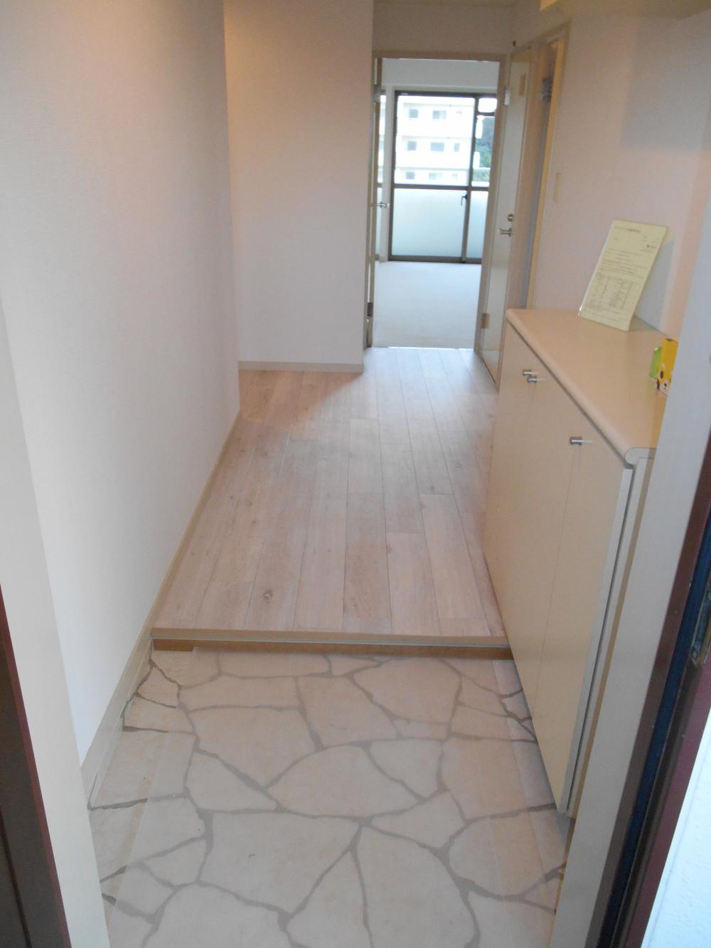 Entrance. Local (11 May 2013) Shooting