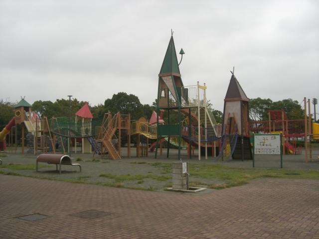 park. You can also enjoy children in the 700m new play equipment to the Sports Park.