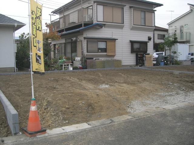 Local photos, including front road. Local <December 09 days shooting> local photography