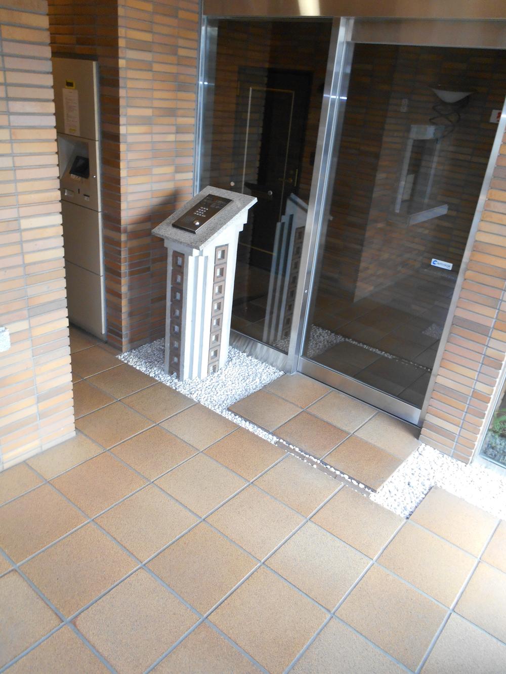 Entrance. Auto is a lock!